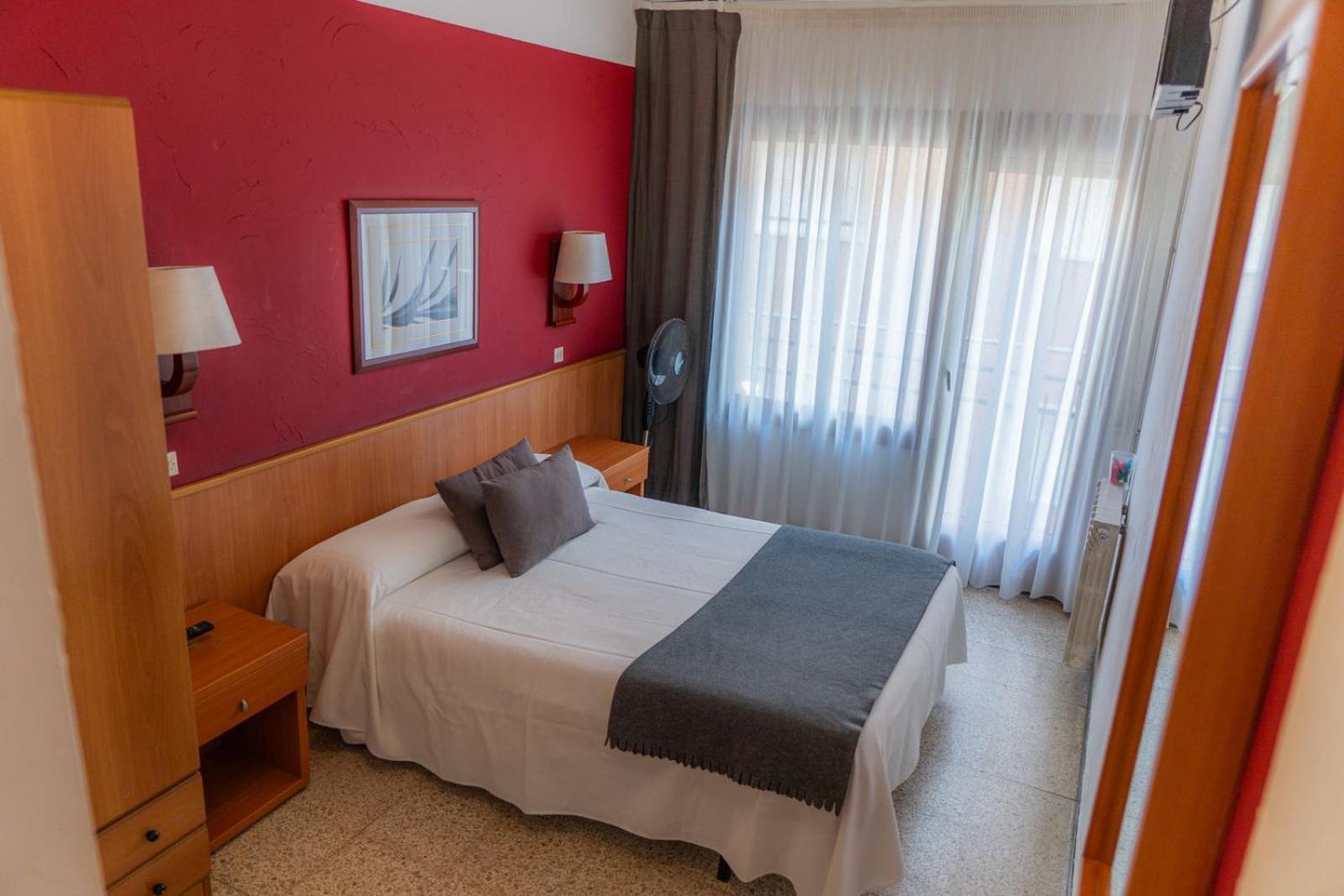Hostal Regina Бланес Екстер'єр фото